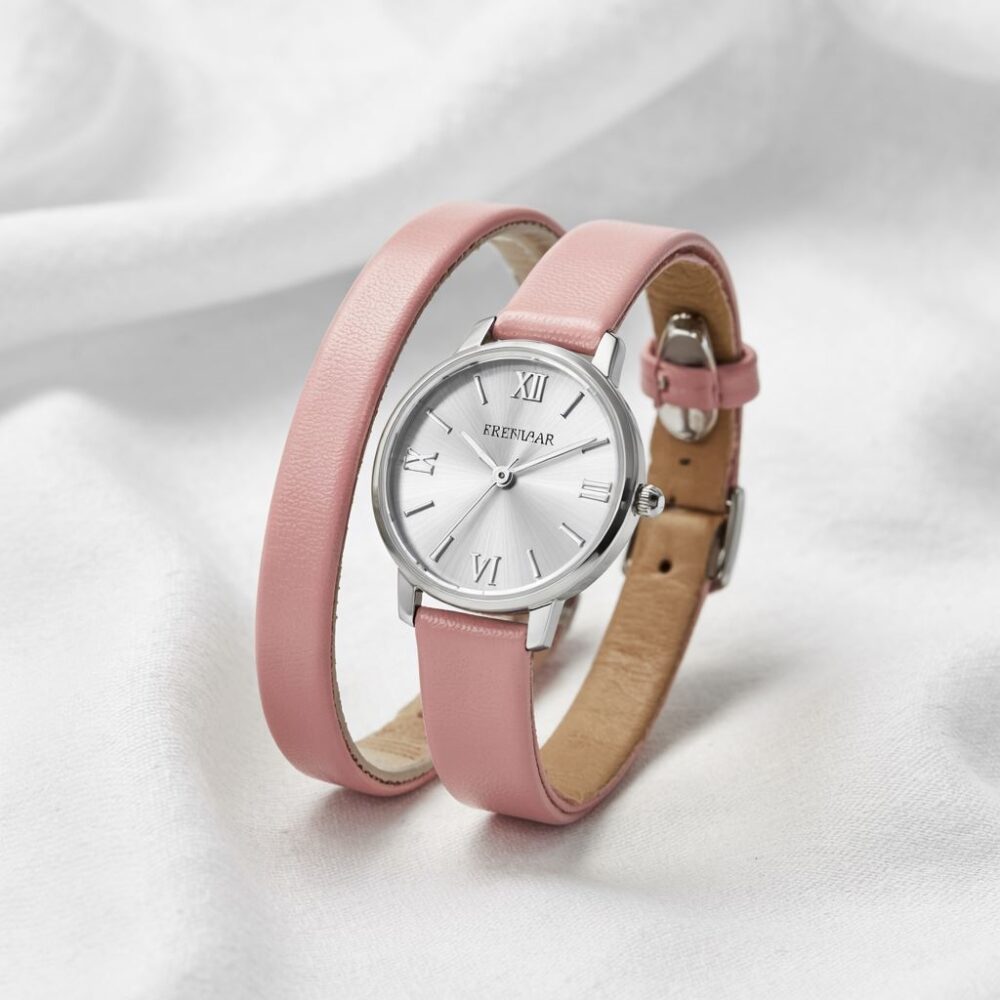 elegancki zegarek na różowym pasku