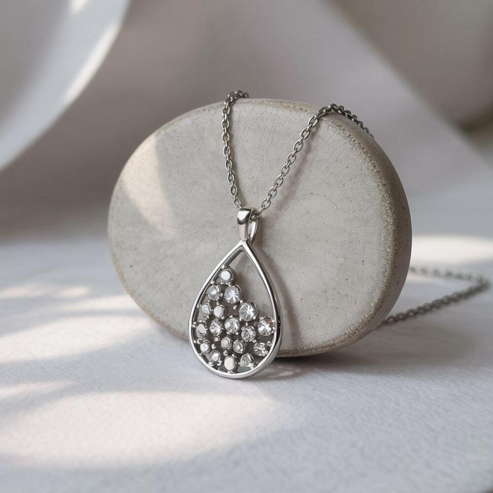 nowoczesny naszyjnik