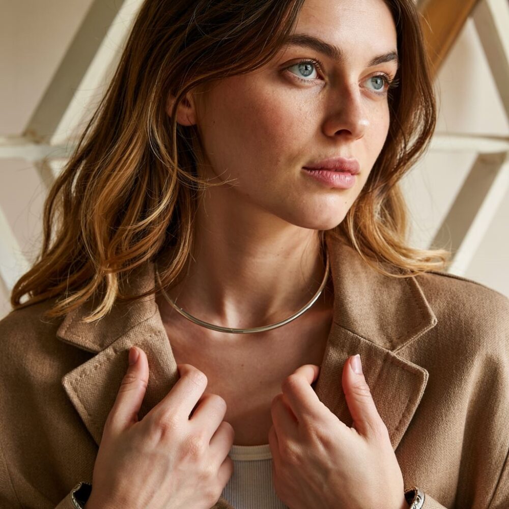 srebrny choker